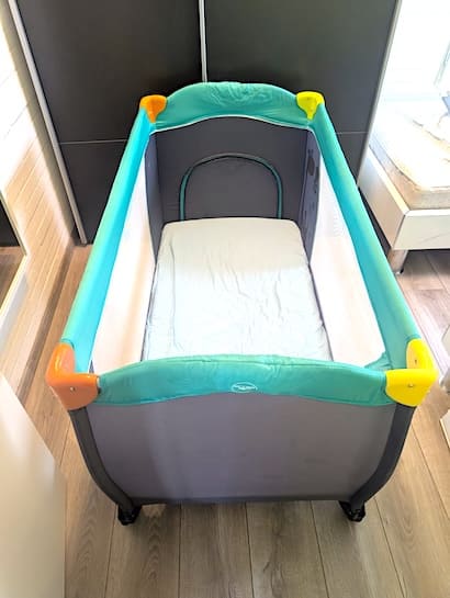 Ferienhaus Louja - Babybett